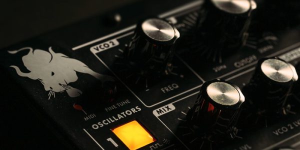 comparision of moog minitaur and moog sirin synthesizer